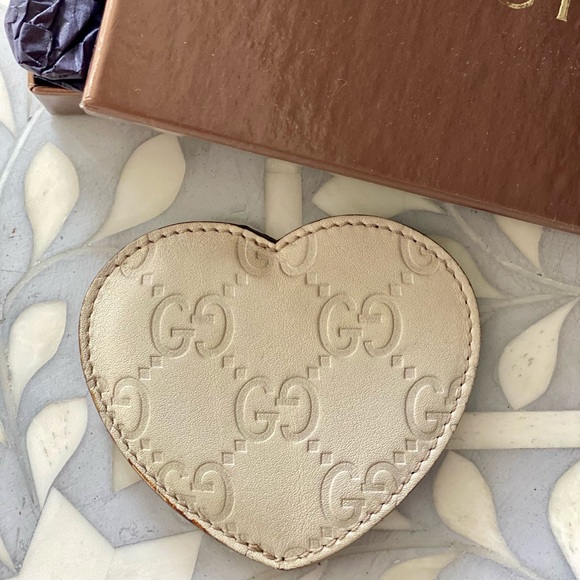 Gucci mirror in a leather case - Picture 4 of 4